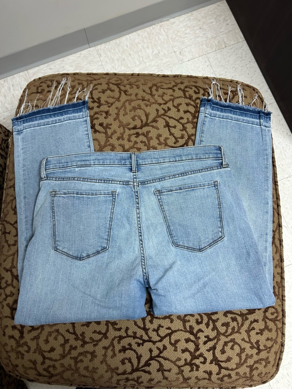 Banana Republic Girlfriend Jeans 31 Light Wash Frayed Raw Hem Denim - Picture 2 of 4